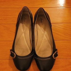 Bass black flats 6.5